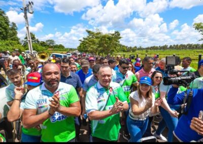Roberto Costa e Carlos Brandão inauguram a Estrada do Leite, autorizam novas obras, entregam nova frota de veículos e contratados ganham reajuste salarial