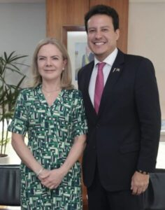 Em meio à disputa no PT estadual, Camarão se reúne com Gleisi Hoffmann