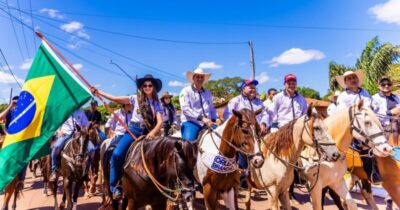Orleans Brandão participa de cavalgada e anuncia obras em São João do Paraíso