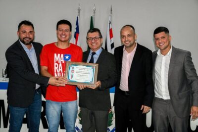 Felipe Camarão avança na Baixada Maranhense e é homenageado pelos vereadores de Anajatuba com título de cidadão