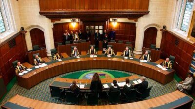 Suprema Corte do Reino Unido decide que definição legal de mulher é baseada no sexo biológico