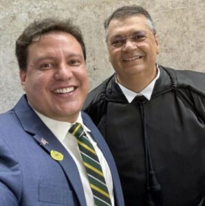 Vazamento de mensagens Camarão expõe que decisões políticas do MA seguem nas mãos de Flávio Dino