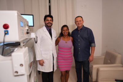 Brandão acompanha atendimento na câmara hiperbárica da Unidade de Tratamento de Queimados do Hospital da Ilha