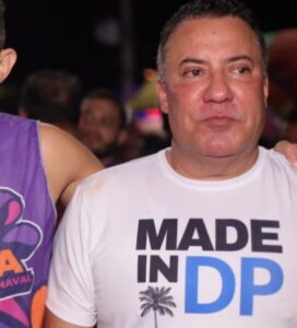 Eduardo DP dá piti durante folia em Codó