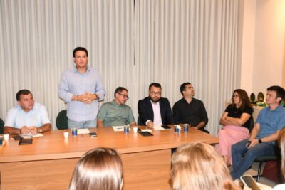 Felipe Camarão dialoga com classe empresarial de Imperatriz