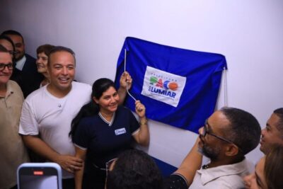 Prefeito Fred Campos inaugura três escolas, uma UBS e anuncia reforma de quadra na comunidade Iguaíba.