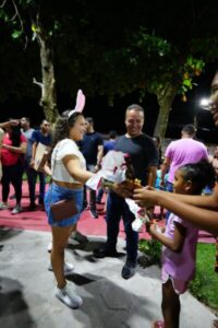 Páscoa antecipada: Fred Campos distribui ovos de chocolate em diversos bairros de Paço do Lumiar.
