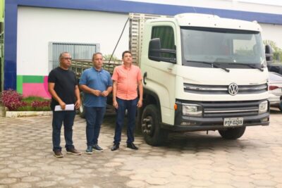 Fred Campos lidera ação e Prefeitura de Paço do Lumiar apreende caminhão por descarte irregular de Lixo.