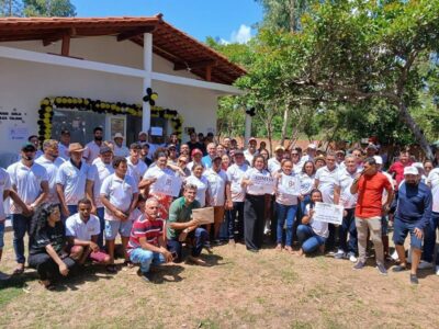 Em parceria com prefeitura e da Igreja Católica da Itália, apicultores de Viana inauguram Casa do Mel com capacidade para produzir 20 toneladas por ano