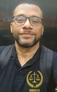Justiça garante filiação de servidores contratos da educação ao sindicato após preconceito do atual presidente
