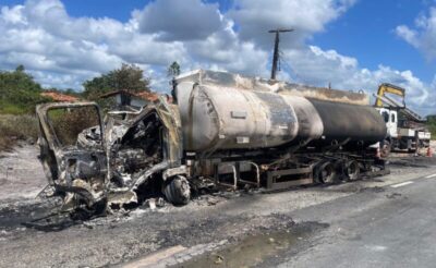 Motorista de caminhão-tanque morre carbonizado após acidente na BR-402