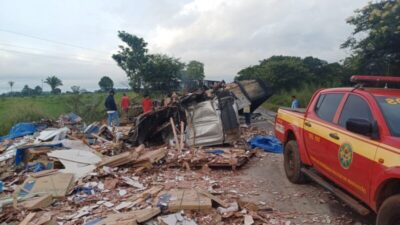 Carreta e caçamba colidem e pegam fogo na BR-010 em Porto Franco