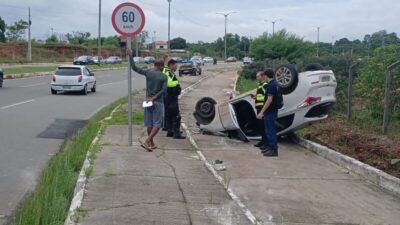 Jovem escapa da morte após capotar HB20 na Via Expressa, em São Luís