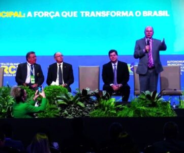 Na marcha dos municípios o deputado Hildo Rocha apresenta solução para dívidas previdenciárias
