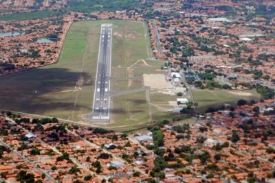 Avião retorna a Teresina após decolagem e colisão com pássaro