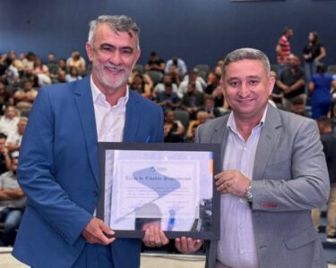 Título de cidadão: Pré-candidato a governador, Amélio Cayres, se torna cidadão araguainense: ‘uma honra’
