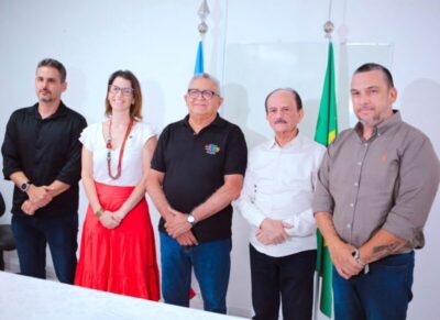 Prefeito Dr.Julinho assina acordo de cooperação técnica para otimização da coleta seletiva de resíduos