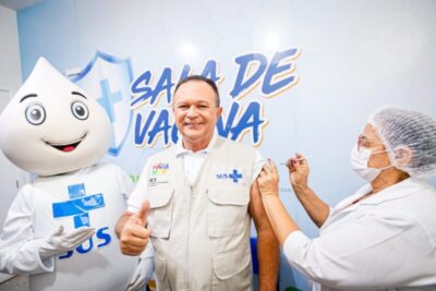 Brandão dá exemplo e reforça campanha de vacinação no Maranhão