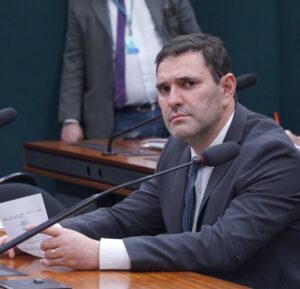 Nove deputados federais renunciam a seus mandatos para assumir prefeituras