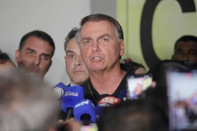 Bolsonaro descarta filhos para Presidência e diz ao NYT sobre 2022: ‘esqueça, perdemos’