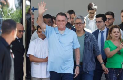 Bolsonaro recebe alta e deixa hospital três semanas após cirurgia
