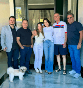 Michelle publica foto de Bolsonaro com a camisa do MAC