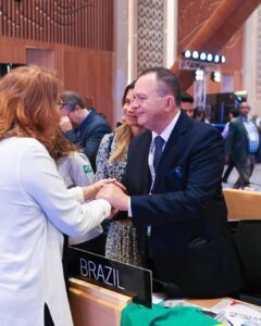 Coluna Aparte – Muito além