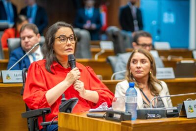 Andreia Rezende parabeniza governador pelo programa Cartão Travessia