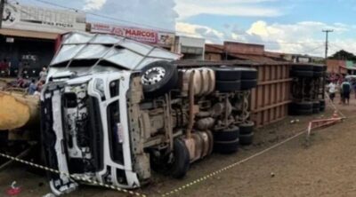 Motociclista morre esmagado após caminhão tombar na BR-222