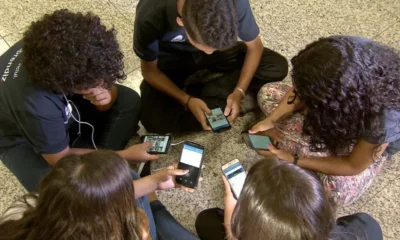 Sancionada lei que bane celulares das salas de aula em todo o Brasil