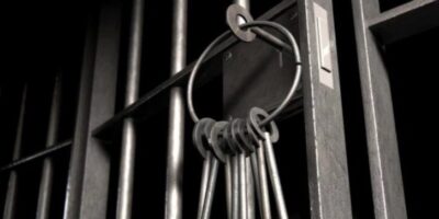 Foi à delegacia registrar queixa e ficou preso por violência doméstica