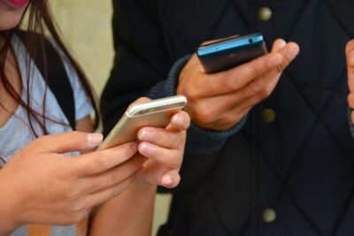 OAB quer derrubar medida que barrou entrada de celulares no STF