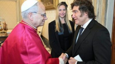 Papa Leão XIV recebe Javier Milei e promete visita à Argentina, país do antecessor Francisco