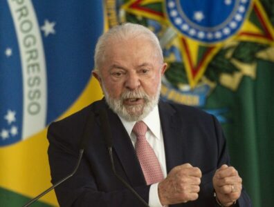 Lula é submetido a cirurgia de emergência para drenagem de hematoma na cabeça