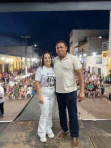 DIA DAS MÃES: Prefeito Arnóbio e primeira-dama Elane distribuem mais de 800 presentes em Jenipapo dos Vieiras