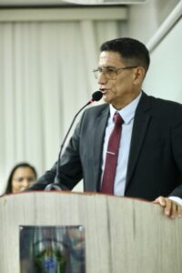 Vereador João Carlos cobra explicações da presidente da câmara de Ribamar sobre supostos contratos irregulares