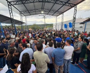 Gentil Neto pensa nas crianças e jovens do bairro Baixinha e entrega nova quadra esportiva na UIM Santa Catarina Laboré