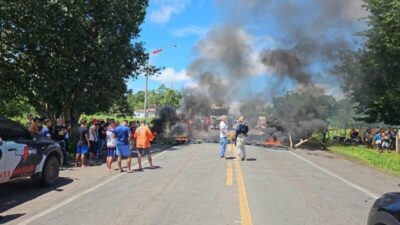Manifestantes bloqueiam BR 135 em protesto por melhor infraestrutura da rodovia