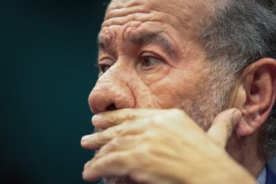 Lupi pede demissão da Previdência após escândalo no INSS