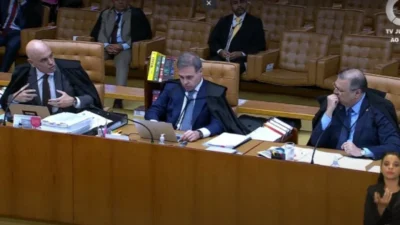 Flávio Dino rebate Bolsonaro sobre sistema de votação ao lado de André Mendonça
