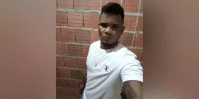 Homem é executado a tiros por suspeitos encapuzados dentro de casa