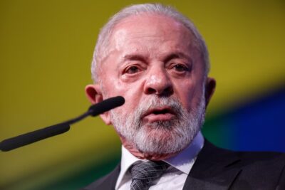 Lula ataca Bolsonaro e diz que Brasil não pode repetir “retrocesso dos últimos seis anos”