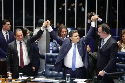 Davi Alcolumbre é eleito novamente presidente do Senado com 73 votos