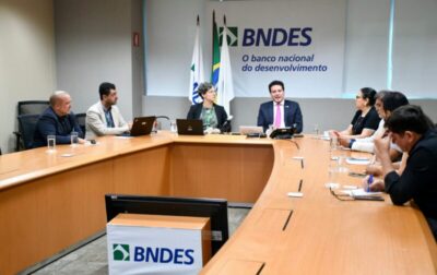 Felipe Camarão articula com BNDES instalação de fábrica de colheitadeiras no Maranhão