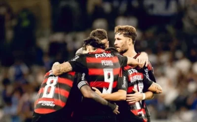 Jogadores do Flamengo sofrem tentativa de assalto e goleiro tem carro baleado