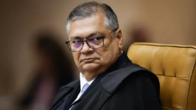 Dino: “Sou uma pessoa doce e gentil, desde que não pisem no meu pé”