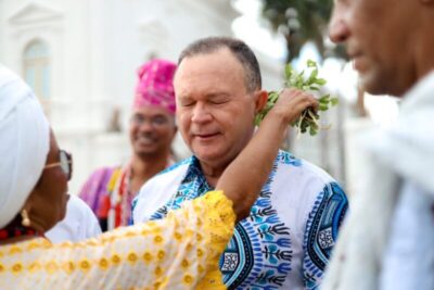 Banho de Axé reúne mais de 60 grupos de terreiros e de capoeira em cortejo pelas ruas do Centro de São Luís