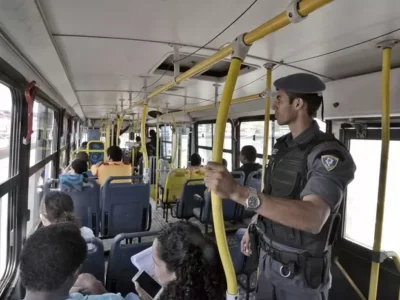 Projeto permite que policiais, bombeiros e militares andem de graça no transporte público