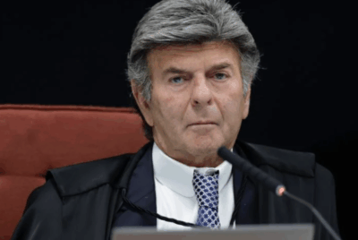 O objetivo é condenar mesmo que seja por 4!!! Fux é voto vencido ao defender julgamento pelo plenário do STF