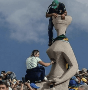 Fux quer revisar pena de mulher condenada por pichar estátua do STF com batom